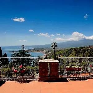 https://casa-lionessa.taorminaitalyhotels.com