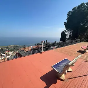 https://appartamento-taormina-vista-mare.taorminaitalyhotels.com